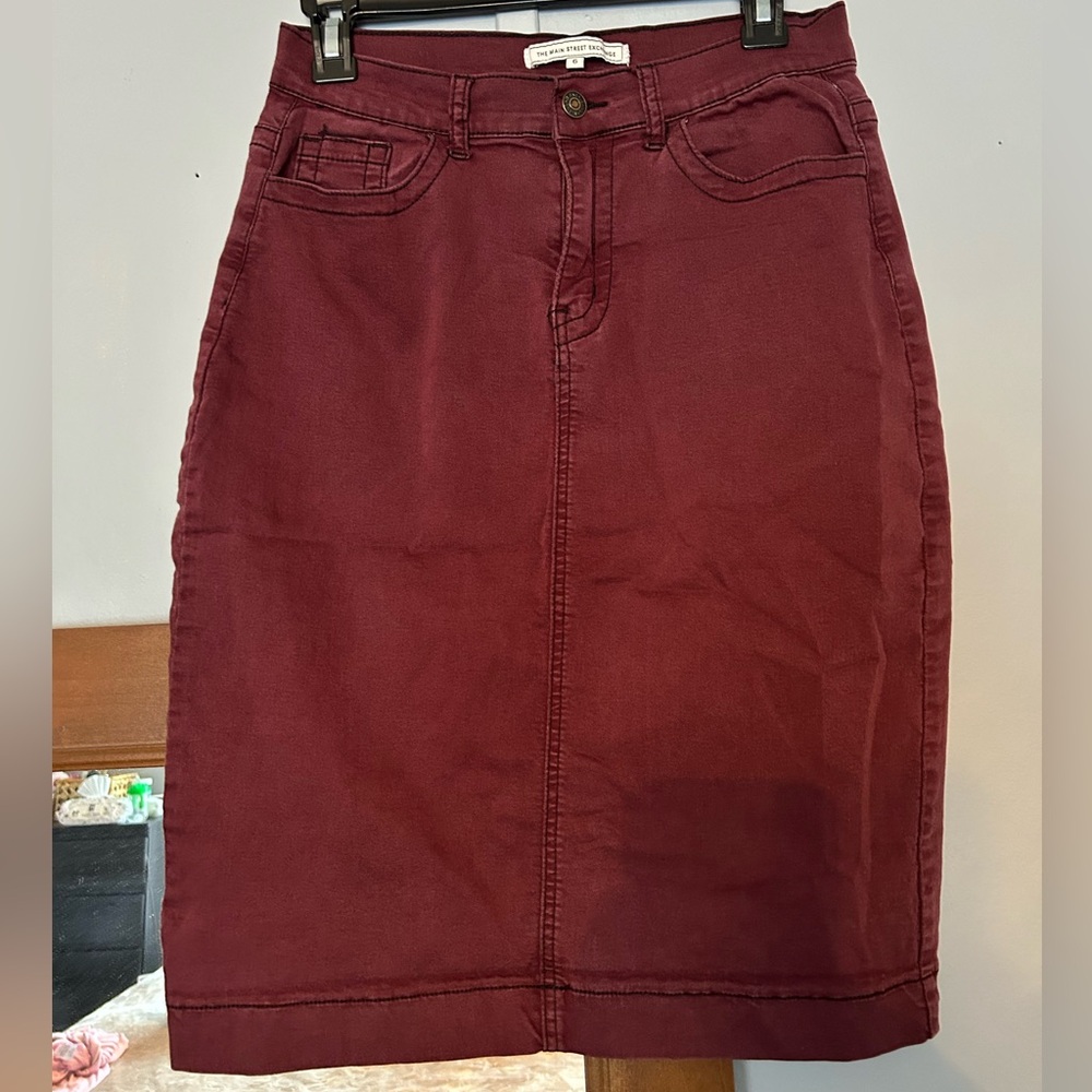 Elegant Burgundy Midi Skirt